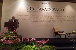 ظریف: کسانی در منطقه فکر می‌کنند منافع آنها در طرفداری از داعش است