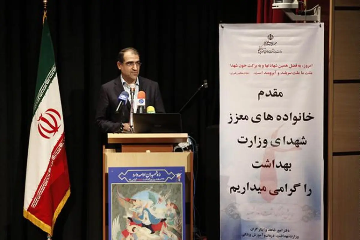 حل مشکلات کشور در گرو وحدت و گام برداشتن در مسیر انقلاب، امام راحل و شهدا است