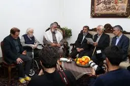 شعر انقلاب مدیون استاد حمید سبزواری است