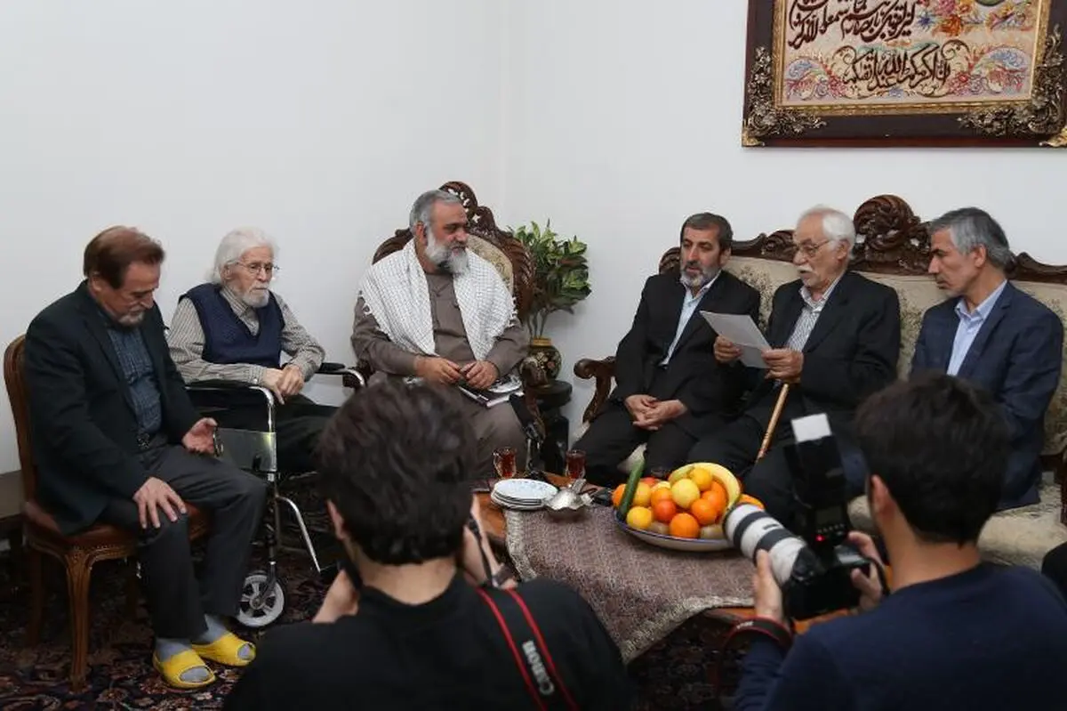 شعر انقلاب مدیون استاد حمید سبزواری است