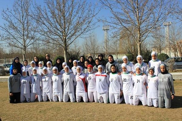 دختران جوان فوتبالیست ایران در نخستین دیدار به مصاف رومانی می‌روند