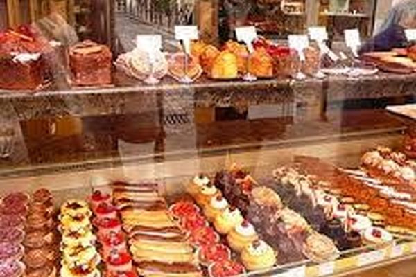 رکود به بازار شیرینی هم رسید/ کاهش ۳۰ درصدی فروش شیرینی در آستانه شب عید
