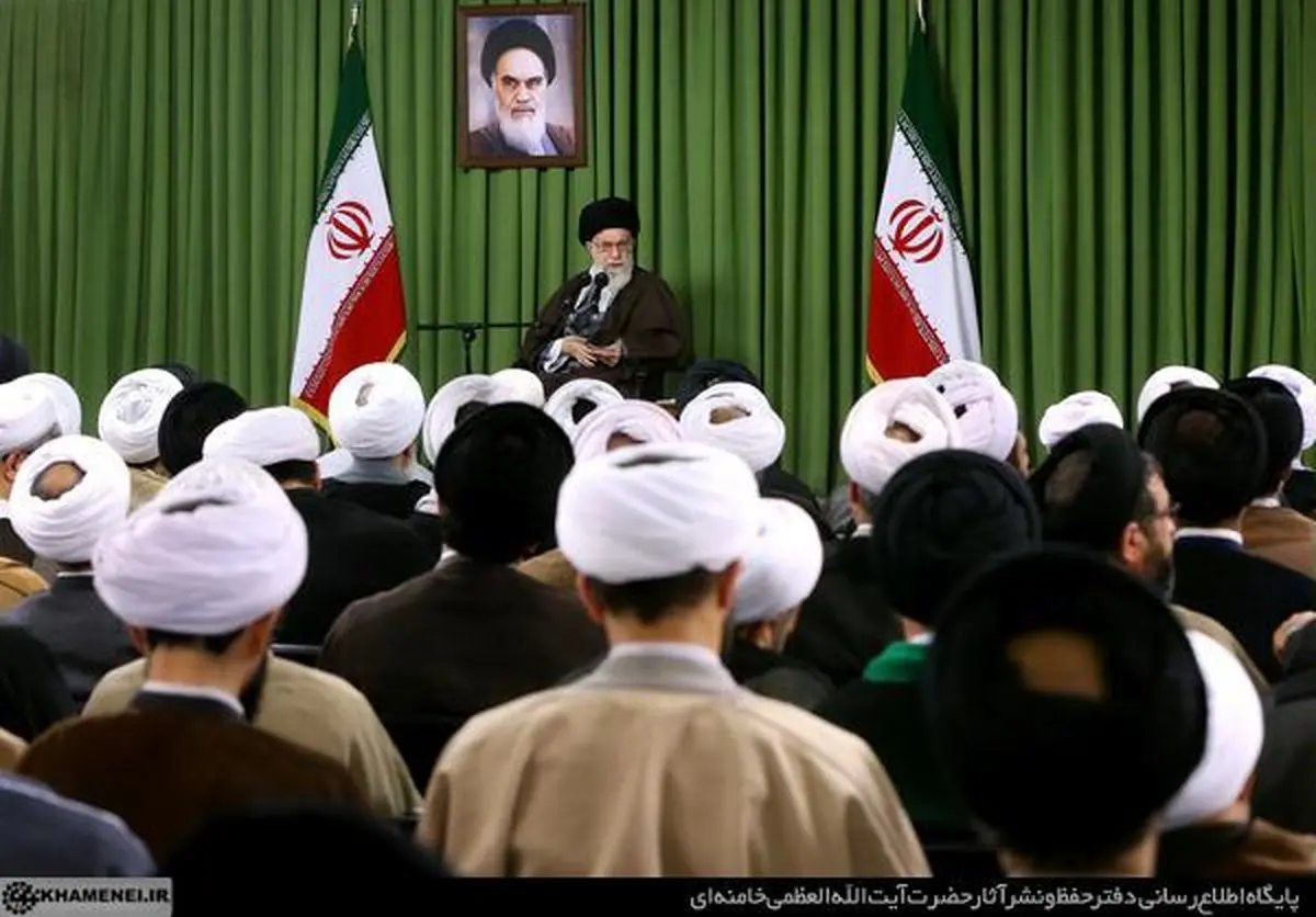 حوزه علمیه باید انقلابی بماند