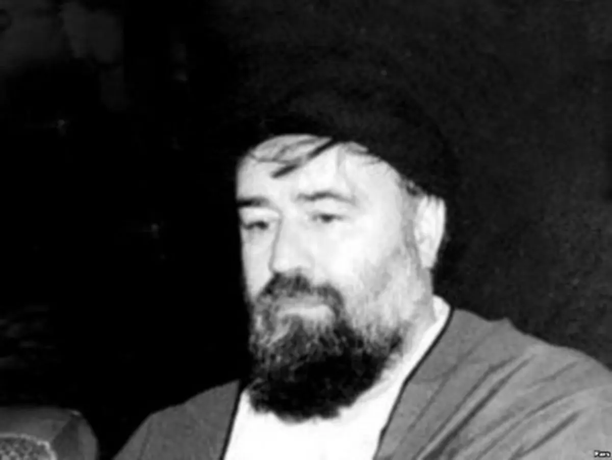 حاج احمدآقا حقاً تا پایان عمر بر میثاق پیروی از جانشین امام پای فشرد