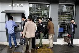 برخی از خودپردازها از کار افتادند/ مردم در مقابل عابر بانک سرگردان شدند