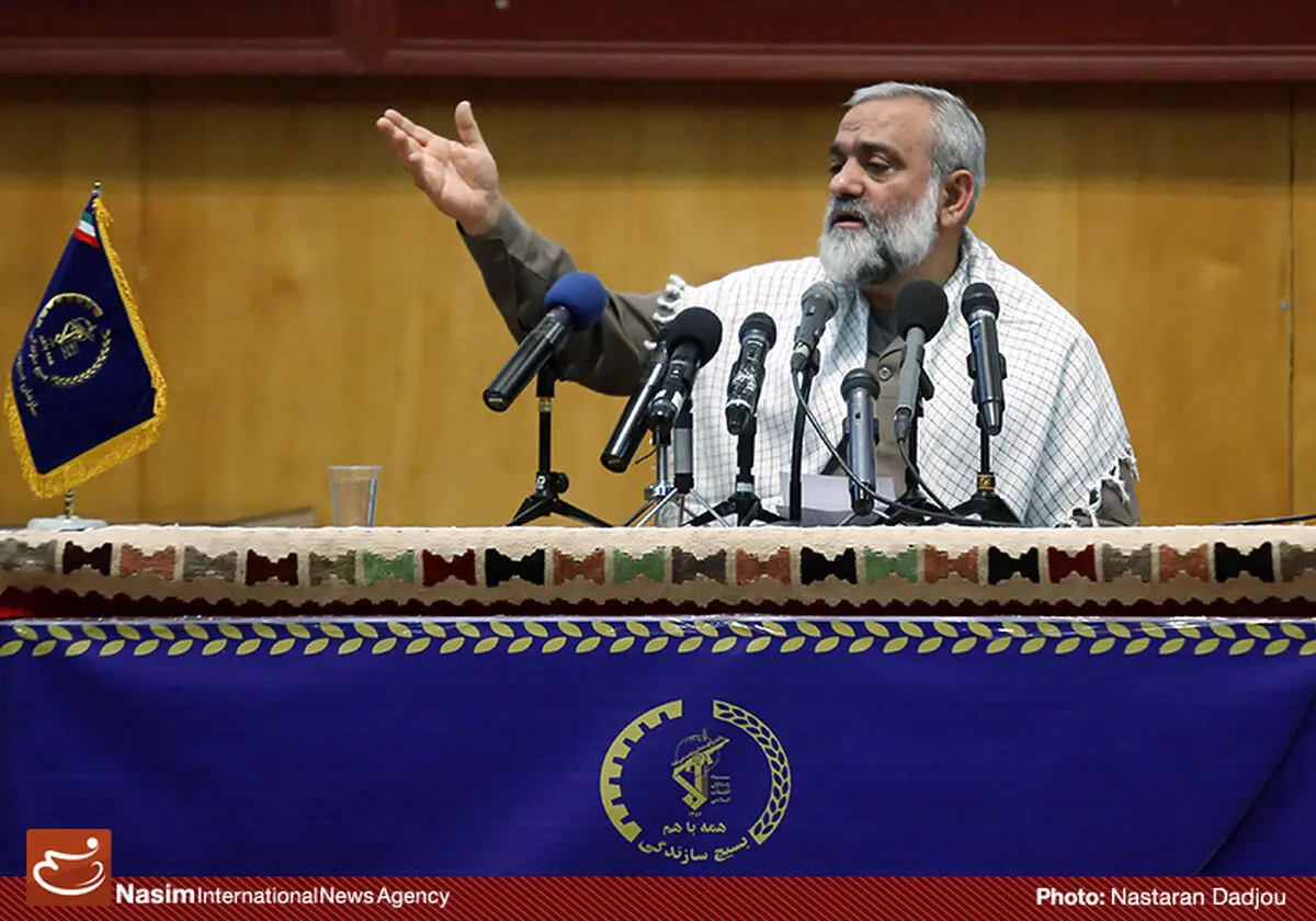 انقلابی‎‌گری به عمل است، به شعار نیست