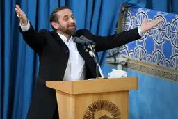 مدیحه سرایی احمد واعظی پیش از سخنرانی رهبر معظم انقلاب در حرم مطهر رضوی