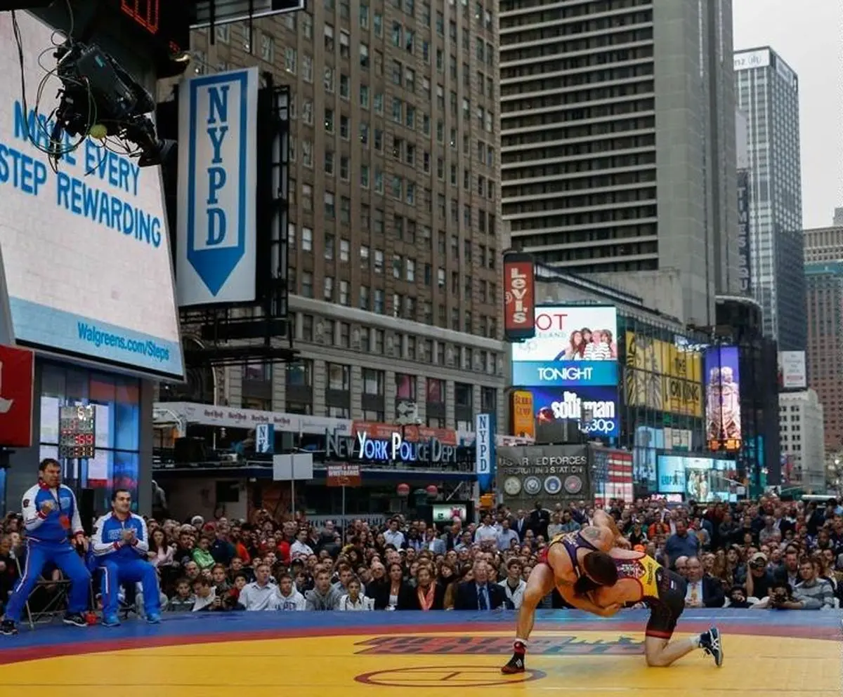 نبرد کشتی‌گیران ایران و آمریکا در میان آسمان خراش‌های نیویورک