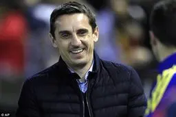 گری نویل از والنسیا اخراج شد