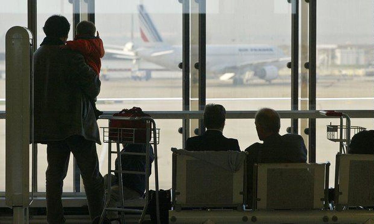اعتصاب کارکنان فرودگاه فرانسه صدها پرواز را لغو کرد