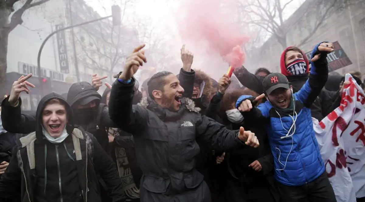 تظاهرات سراسری فرانسوی‌ها به خشونت کشیده شد +تصاویر