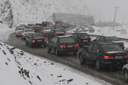 بارش برف و باران در تمامی محورهای استان البرز/ رانندگان احتیاط کنند