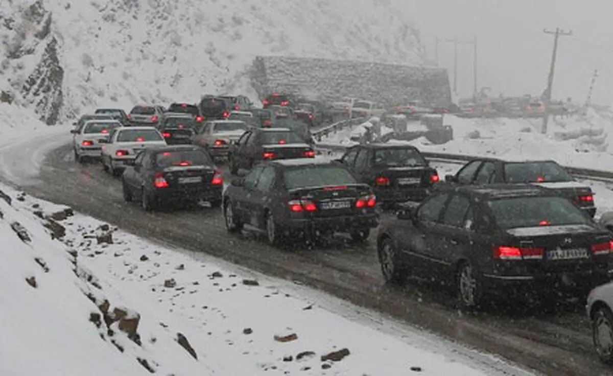بارش برف و باران در تمامی محورهای استان البرز/ رانندگان احتیاط کنند