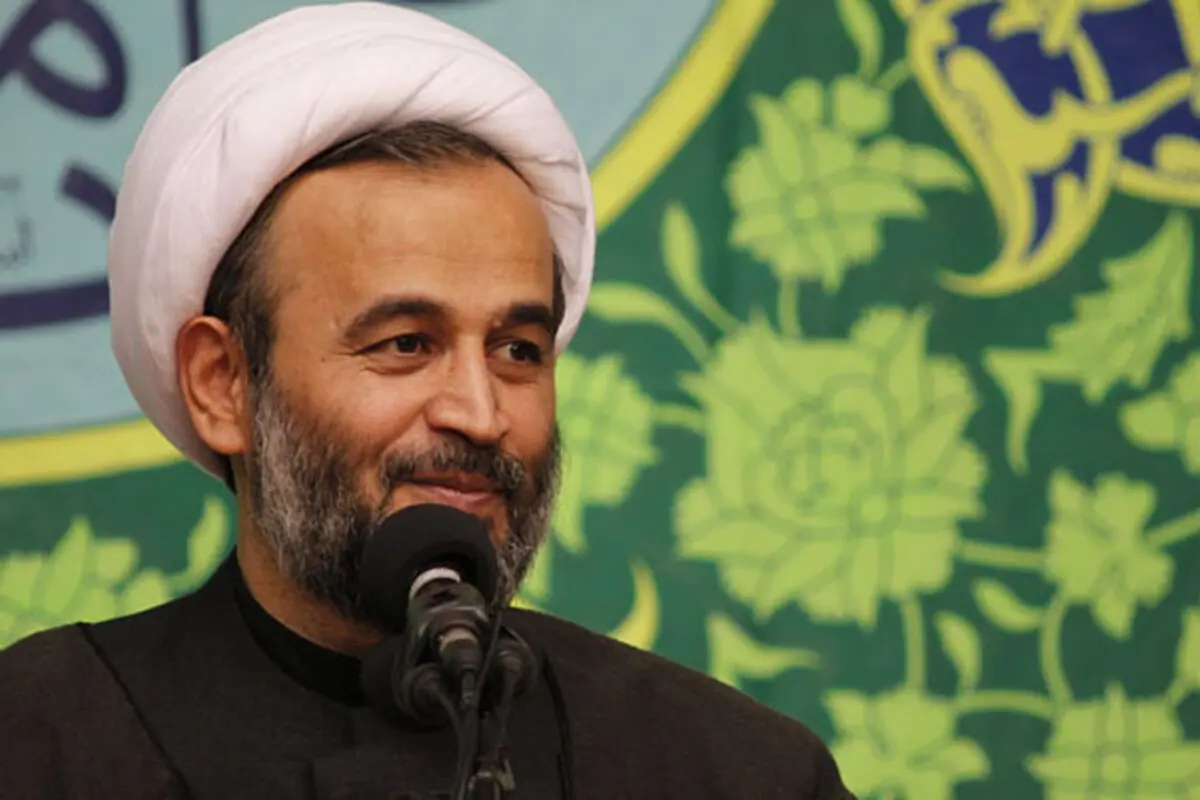 هرکس فکر می‌کند ظلم با منطق و گفتگو کنار می‌رود، آدم ساده‌ای است