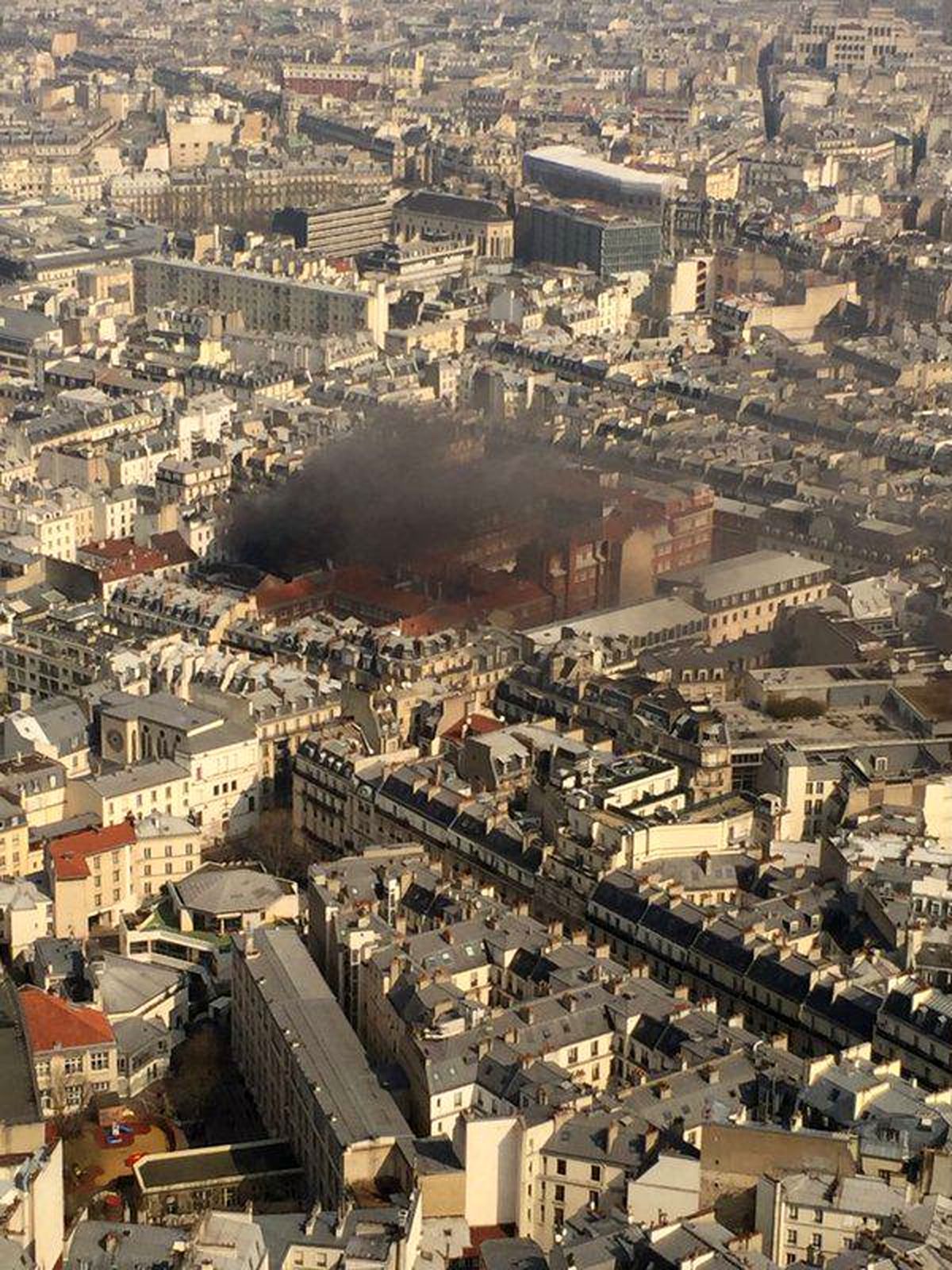 انفجار در پایتخت فرانسه ۵ زخمی برجای گذاشت +تصاویر
