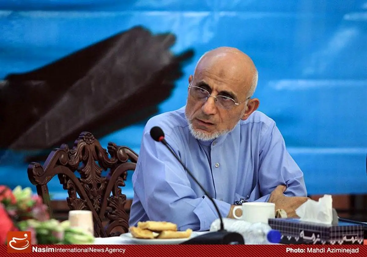 انحرافات سیاسى دولت‌هاى پس از جنگ از مهمترین موانع پیشرفت کشور است