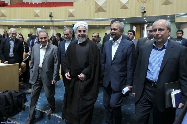 نمره ضعیف ۶۰ اقتصاددان به تیم اقتصادی دولت روحانی