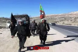 پیاده روی جمعی از زائران از کربلا به سمت مشهد مقدس