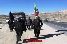 پیاده روی جمعی از زائران از کربلا به سمت مشهد مقدس