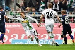 گلادباخ با ۵ گل جایگاه چهارم را پس گرفت