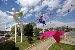 از احیای سرودهای انقلابی تا اجرای تئاترهای خیابانی