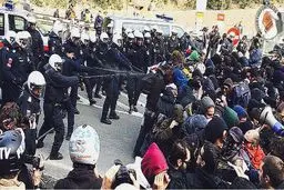 حمله نیروهای پلیس به حامیان پناهجویان در مرز ایتالیا-اتریش +تصاویر