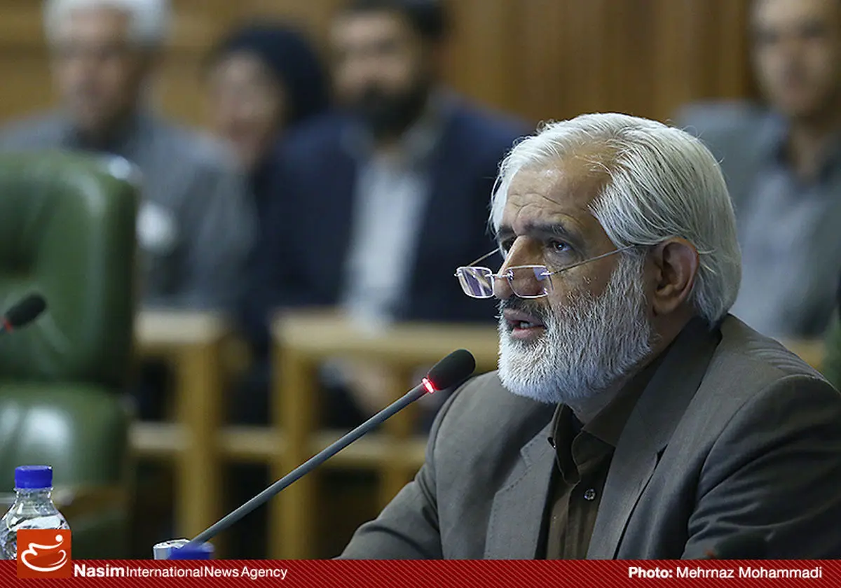 شهرداری به جای توزیع هفت‌سین بدهی طلبکاران را پرداخت کند