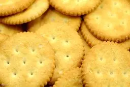 واردات مواد غذایی درجه ۳ اروپایی به ایران/ بیسکوئیت و شکلات سوئدی در راه بازار ایران!