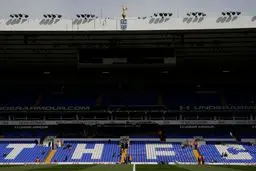 تاخیر ۳۰ دقیقه‌ای دیدار تاتنهام - منچستریونایتد بدلیل ترافیک