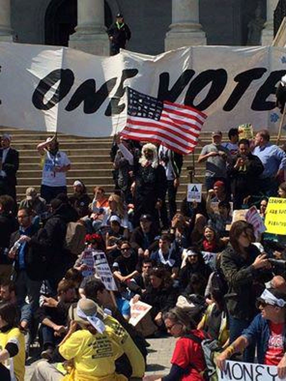 دستگیری ۴۰۰ معترض آمریکایی در تظاهرات مقابل کنگره +فیلم