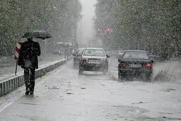 بارش پراکنده باران در محورهای ۱۲ استان کشور/ ترافیک سنگین در آزادراه قزوین- کرج