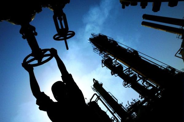 چرا اقتصاد نفتی ایران دیگر کارساز نخواهد بود؟