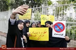 تجمع دانشجویان مقابل وزارت اقتصاد و دارایی