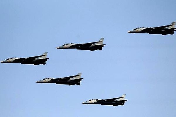 پرواز تمرینی جنگنده‌های ارتش در آسمان تهران