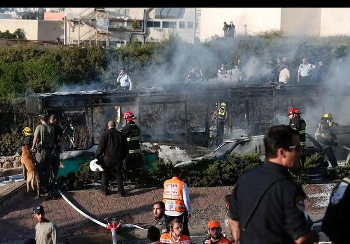 انفجار در یک اتوبوس در قدس اشغالی با ۲۰ مجروح + تصاویر