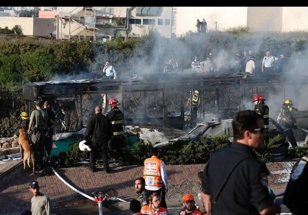 انفجار در یک اتوبوس در قدس اشغالی با ۲۰ مجروح + تصاویر