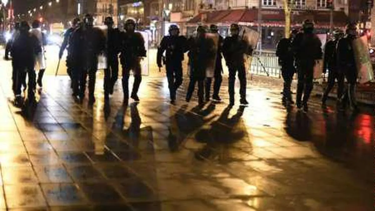 بازداشت ۲۲ نفر در اعتراض‌های شبانه پاریس