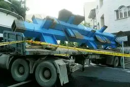 برخورد تریلی هوو با ساختمان مسکونی در شمال تهران/ حادثه مصدومی نداشت