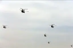 رژه انواع بالگردهای تهاجمی و شناسایی هوانیروز بر فراز مرقد مطهر امام راحل