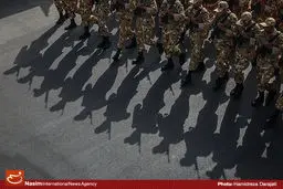 مقابله ارتش جمهوری اسلامی ایران با 