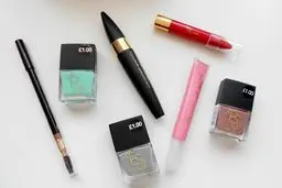 لاک و ریمل برندهای آرایشی در راه ایران