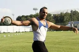 محمود صمیمی: تمام دغدغه‌های یک قهرمان و یا ورزشکاران المپیکی، تامین آینده شغلی آنهاست