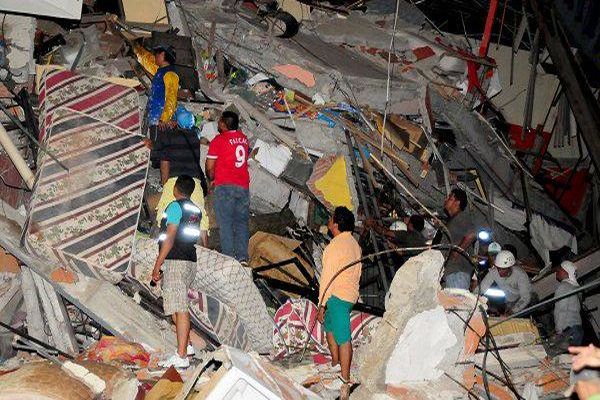 رئیس‌جمهور اکوادور تلفات زمین لرزه روز گذشته این کشور را ۲۷۲ کشته و صدها زخمی اعلام کرد