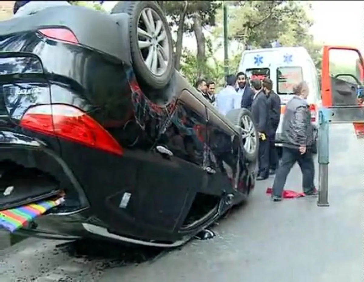 واژگونی خودرو در سه راه ولنجک/ ۳ راننده مجروح شدند+عکس