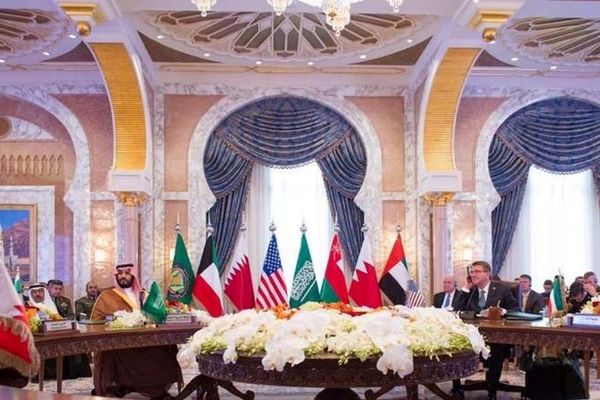 وزرای دفاع شورای همکاری خلیج فارس امروز (چهارشنبه) با اشتون کارتر وزیر دفاع آمریکا دیدار کردند