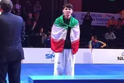 سعید رجبی مدالش را به آستان قدس رضوی اهدا کرد