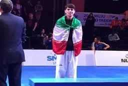 سعید رجبی مدالش را به آستان قدس رضوی اهدا کرد