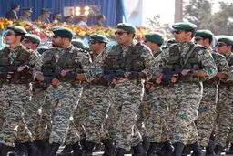 تاریخ به ولایتمداری و سلحشوری پاسداران سبز پوش سپاه گواهی می‌دهد