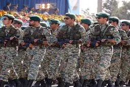 تاریخ به ولایتمداری و سلحشوری پاسداران سبز پوش سپاه گواهی می‌دهد