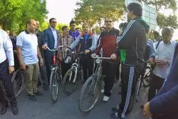 دوچرخه‌سواری وزیر بهداشت در یزد